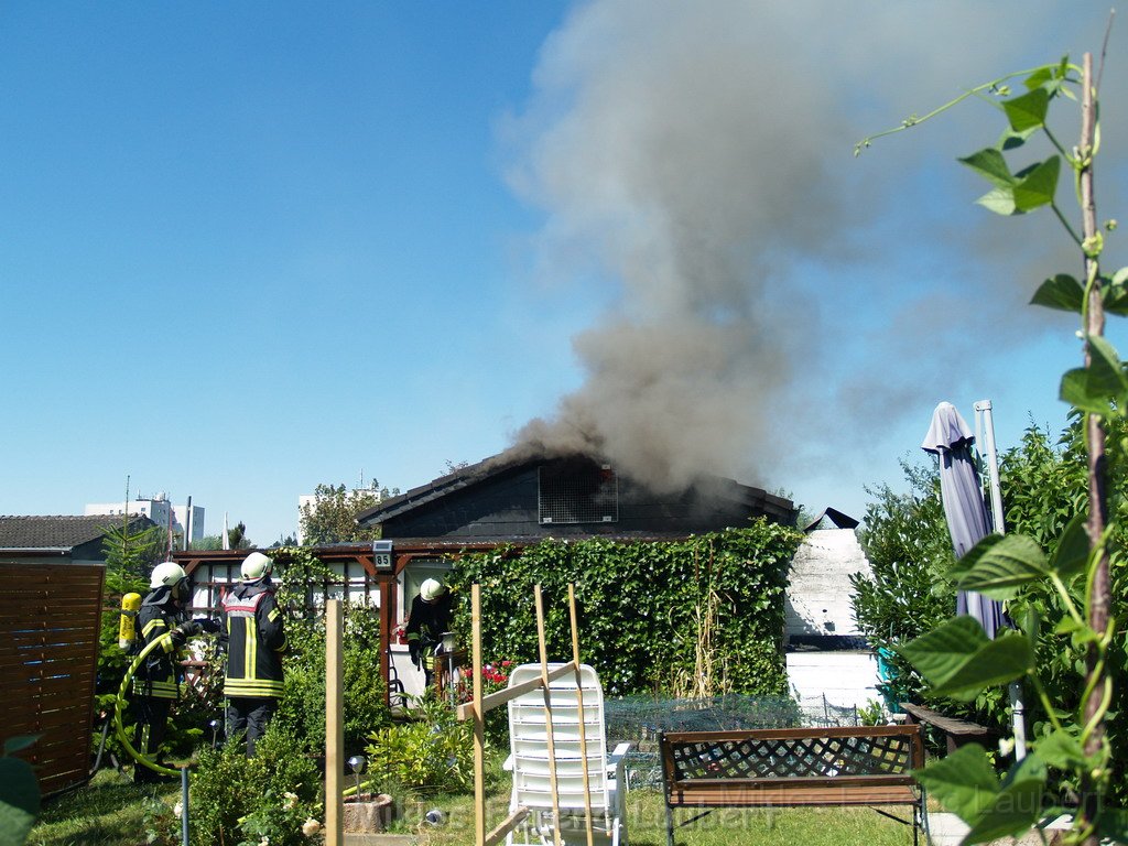 Gartenlaube in Vollbrand Koeln Poll Im Gremberger Waeldchen P096.JPG